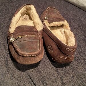 Women’s Size 8 Ugg Slippers